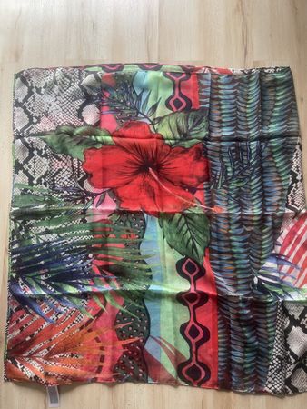 Echarpe Desigual 200 X 95 cm neuve / SVP lisez bien le texte
