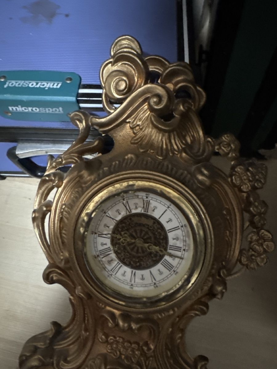 Orologi da terra & Orologi da parete: Pendule de table style baroque métal doré état usagé – Difettoso da La Chaux-de-Fonds venduto da lida2005 1