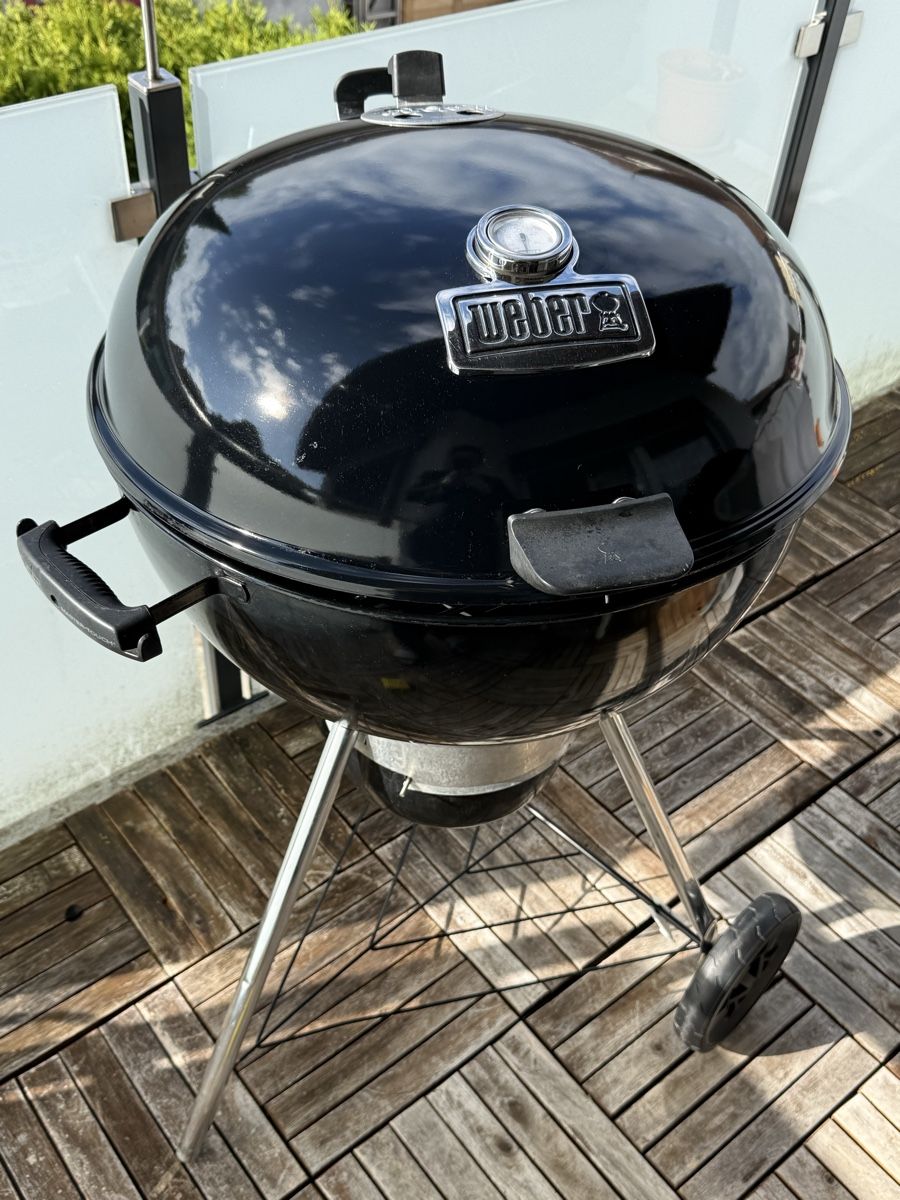 Grills: Weber Holzkohlegrill Master-Touch Premium E-5770 – Gebraucht aus Safenwil von Mubuch