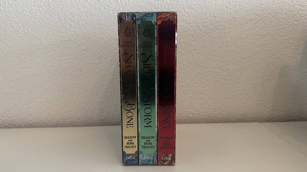 Livres: Shadow and Bone Trilogy von Leigh Bardugo – Neuf avec emballage d'origine à Rain par svenja.mahler 1