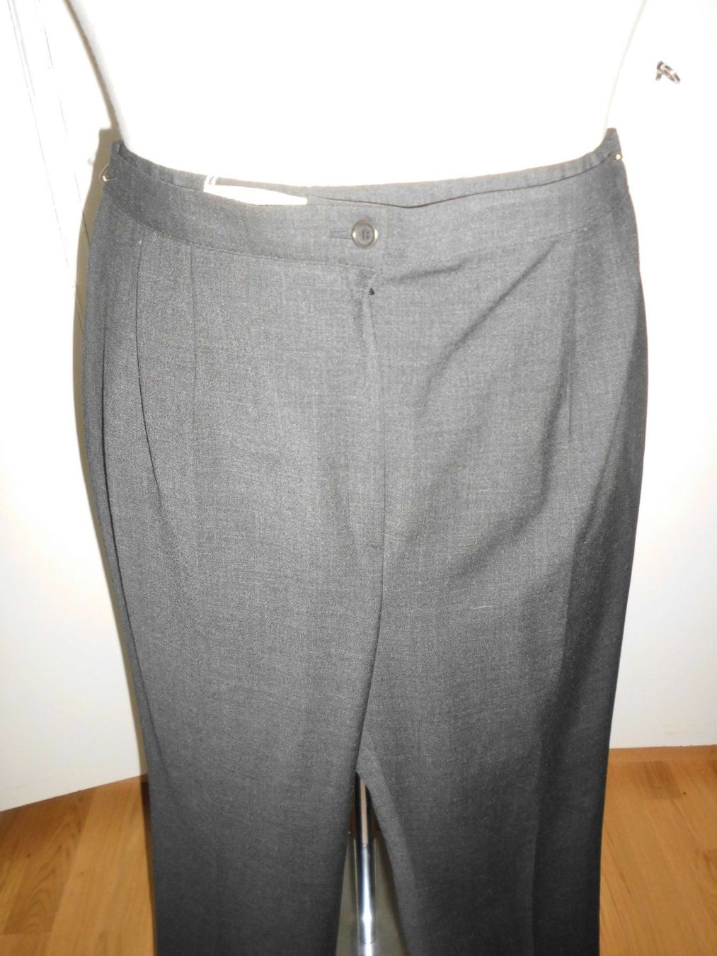 Pantaloni: pantalon gris chiné T. 44 – Nuovo (secondo la descrizione) da Marin-Epagnier venduto da Madja 1