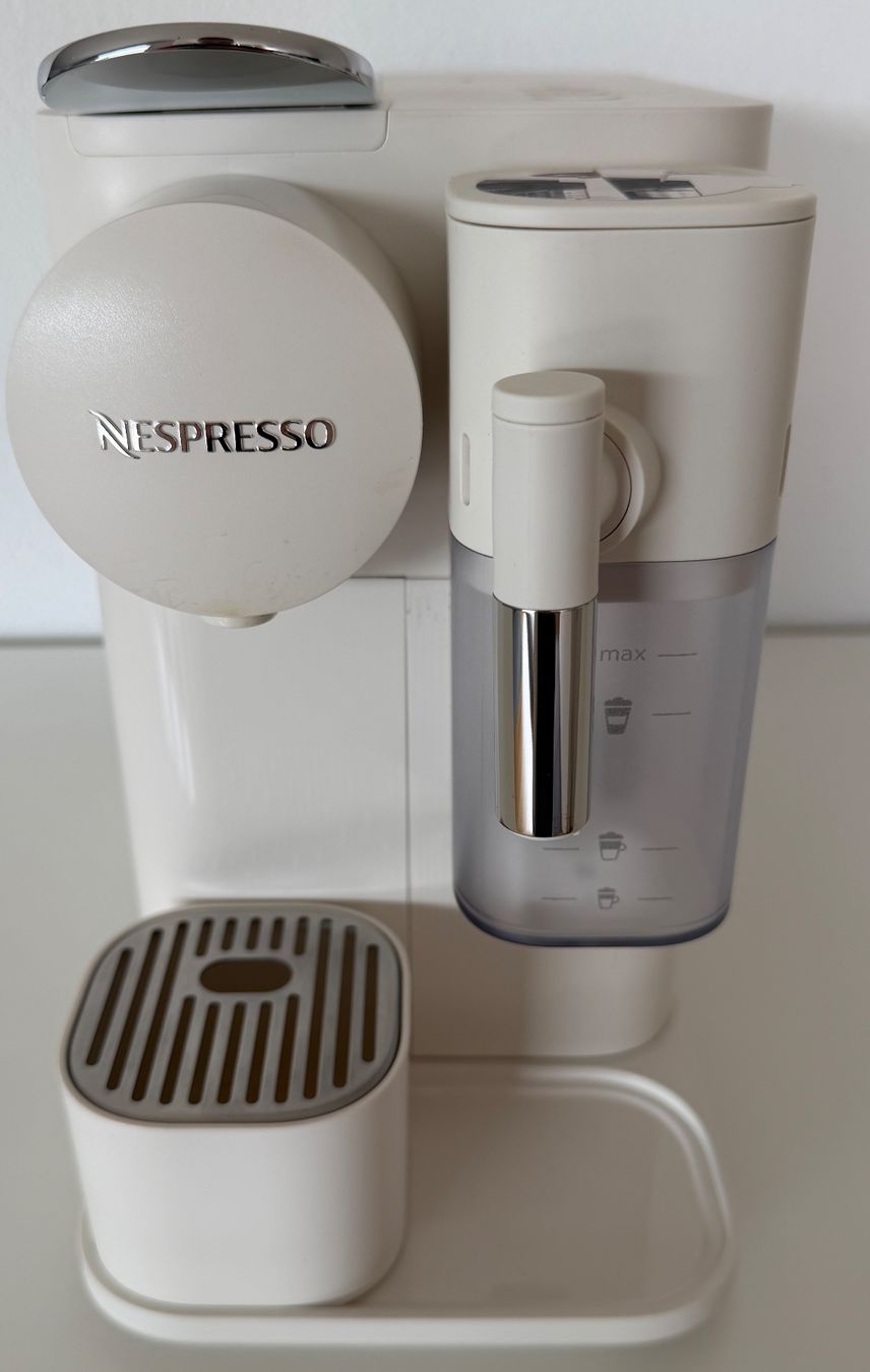 Nespresso Macchine per caffè & Macchine per espresso: Nespresso Lattissima One, weiss – Usato da Luzern venduto da W.Werder 5