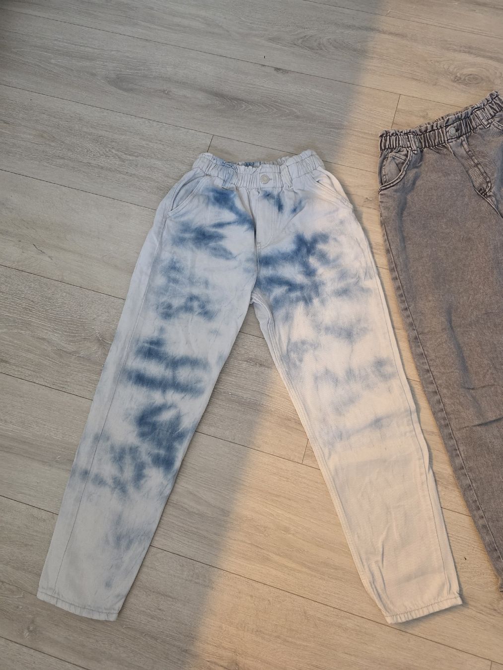 H&M Hosen: 2 H&M Relaxed Jeans, Denim-Look, Gr. 140 – Gebraucht aus Wigoltingen von Zuckerfee84 2