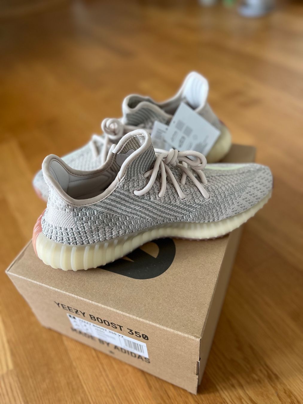 Adidas Scarpe da uomo: YEEZY BOOST 350 v2 citrin (Gr.42) – Nuovo e nell'imballaggio originale da Winterthur venduto da clinius 1