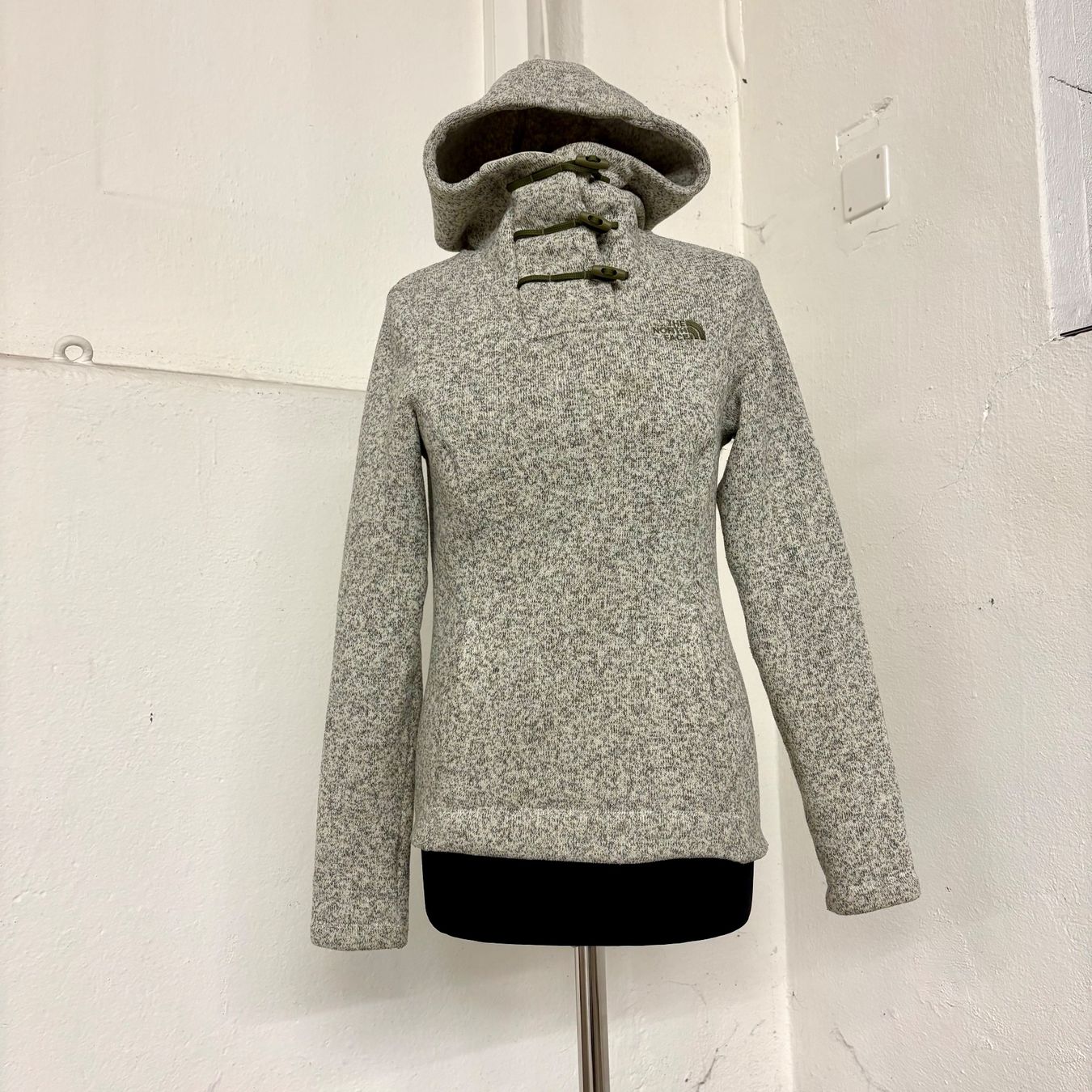 North Face Pullover & Sweatshirts: The North Face Pullover grau, Grösse XS – Gebraucht aus Brienz BE von Kokolea84