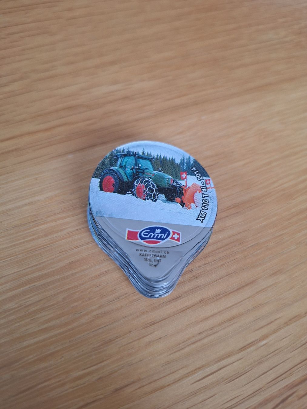 Emmi Kaffeerahmdeckel: Kaffeerahmdeckeli Serie 1.583 – Gebraucht aus Wanzwil von chlinih93