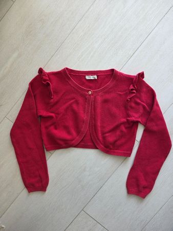 Boléro rouge, parfait pour les soirées fraîches d'été