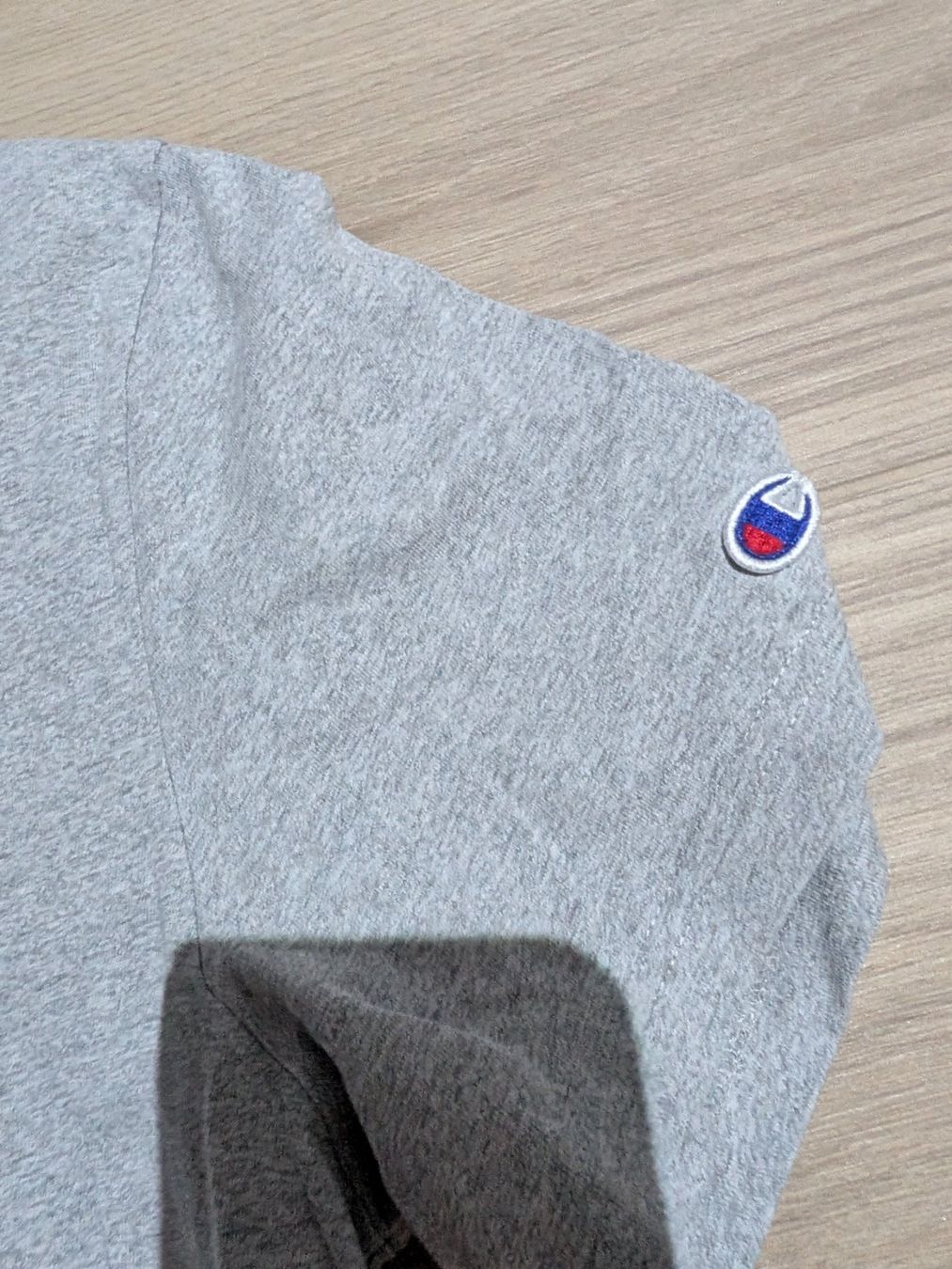 Champion T-shirts: T-shirt Champion Grey – D'occasion à Epalinges par nsh_t58w 2
