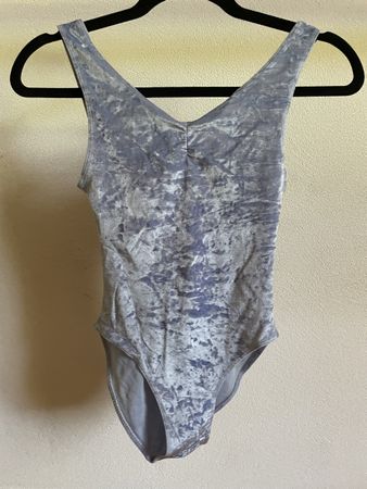 Samt Ballettanzug, hellblau, Grösse S