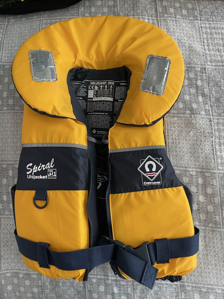 Schwimmwesten: Schwimmweste Crewsaver Grösse S – Gebraucht aus Wollerau von koiisler