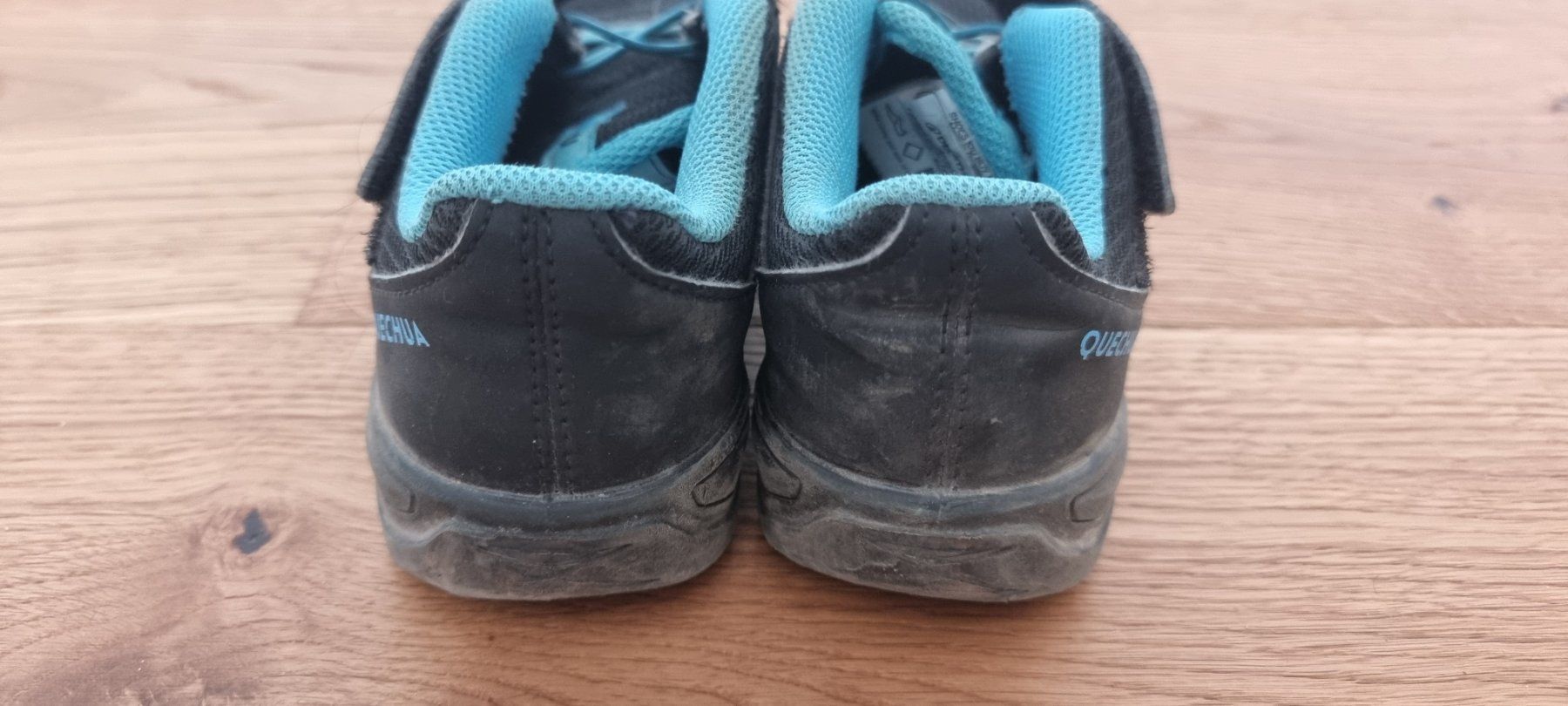 Scarpe per ragazze: 2 Paar: Mädchenschuhe Grösse 31-32 – Usato da Lachen SZ venduto da allesweg78 2