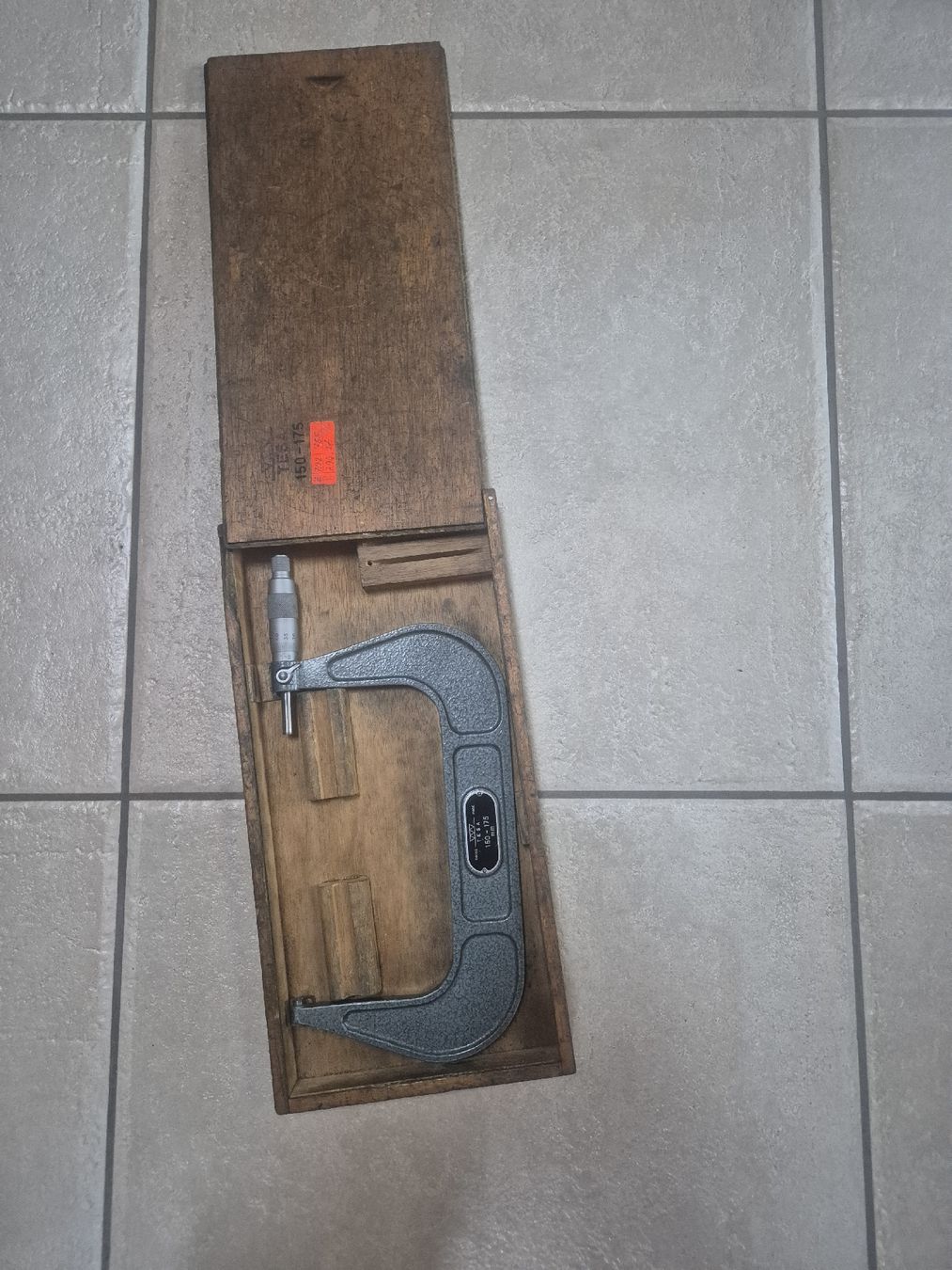 Misurare: Guterhaltene Mikrometer mit Holzkasten – Usato da Röthenbach i. E. venduto da 3538ScaniaR420 4
