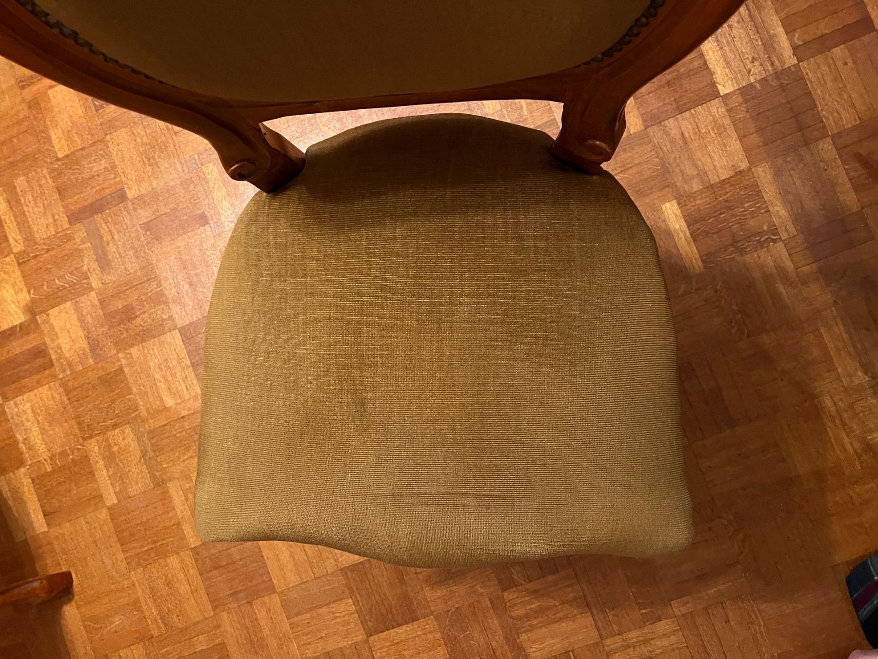 &Tradition Sedie: 4 elegante Wohnzimmerstühle im klassischen Stil – Usato da Wallbach venduto da Rufda 6