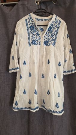 Weisses Sommerkleid mit Stickerei, Grösse Free Size
