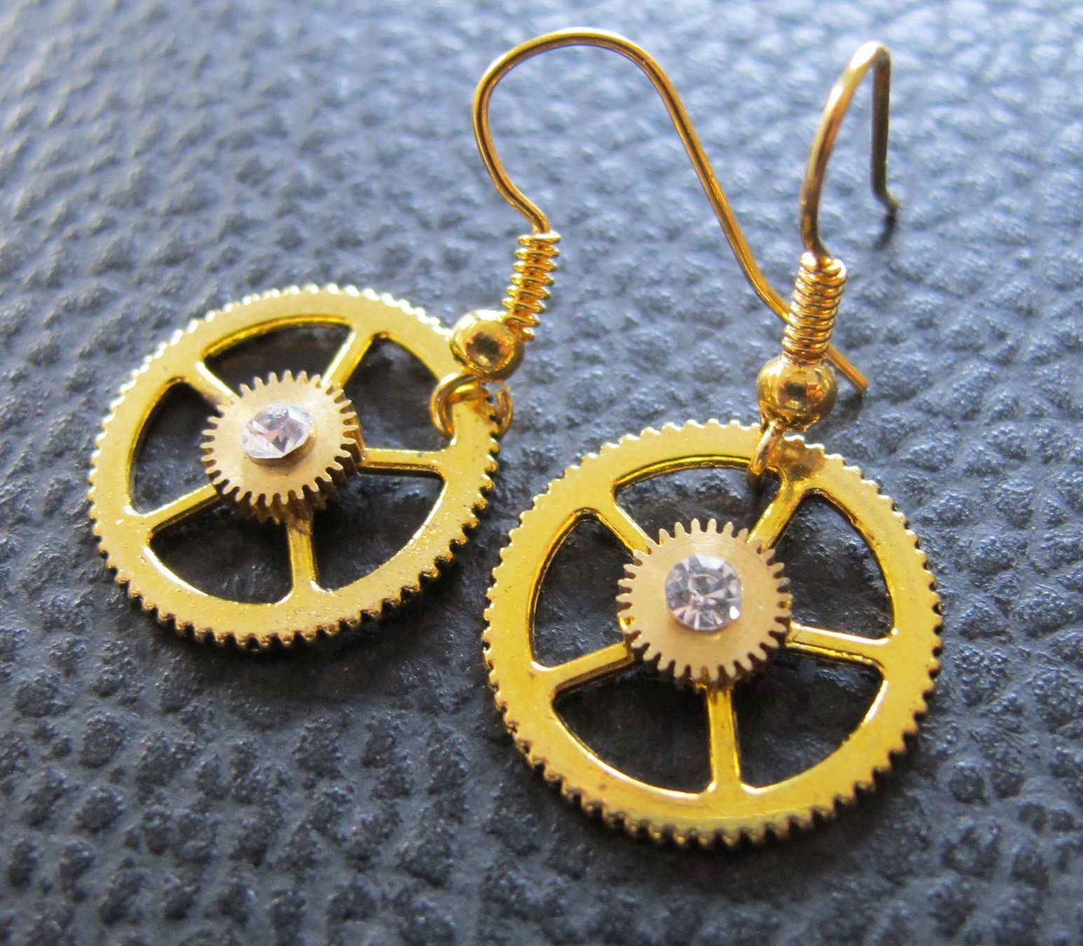 Altri gioielli: 1 Paar Uhrknall`s Steampunk Ohrhänger – Nuovo (secondo la descrizione) da Schwanden GL venduto da UHRKNALL 1