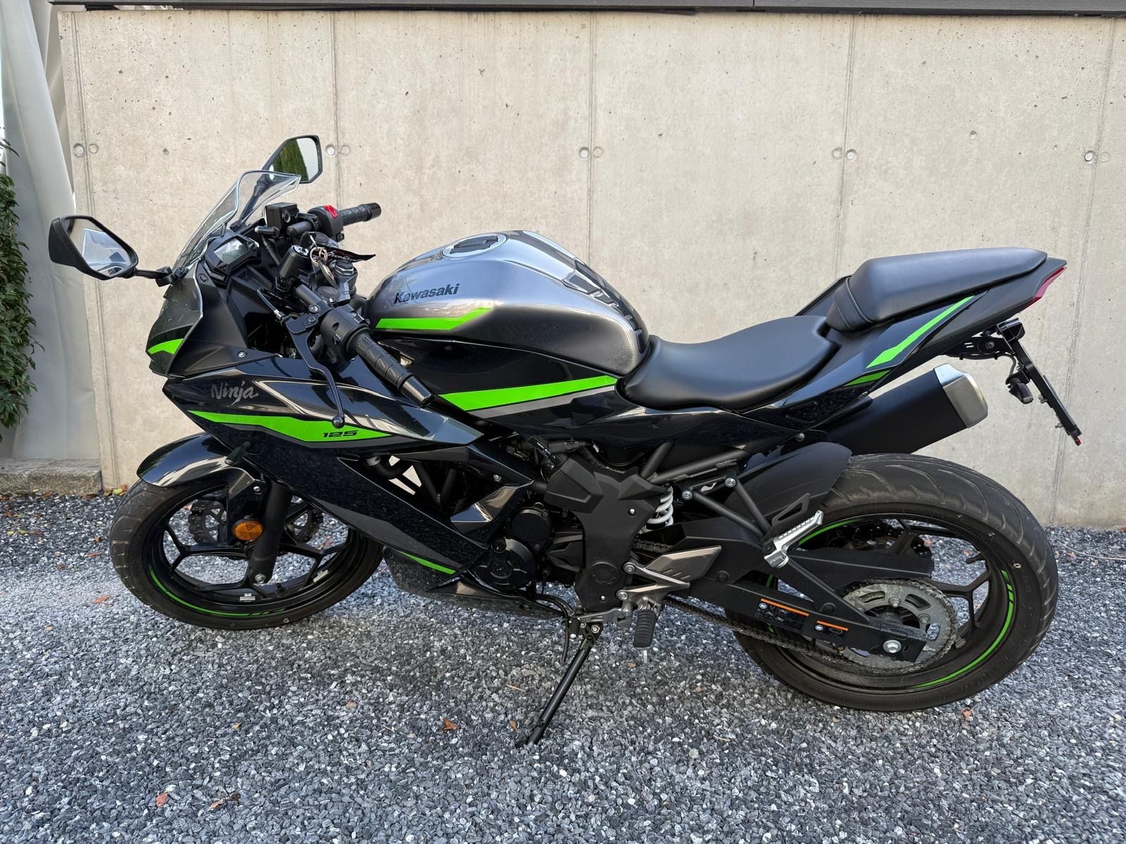Kawasaki Strada: KAWASAKI Ninja 125 / Jg 2025 / 2700km – Usato da Anglikon venduto da Thomas300 1