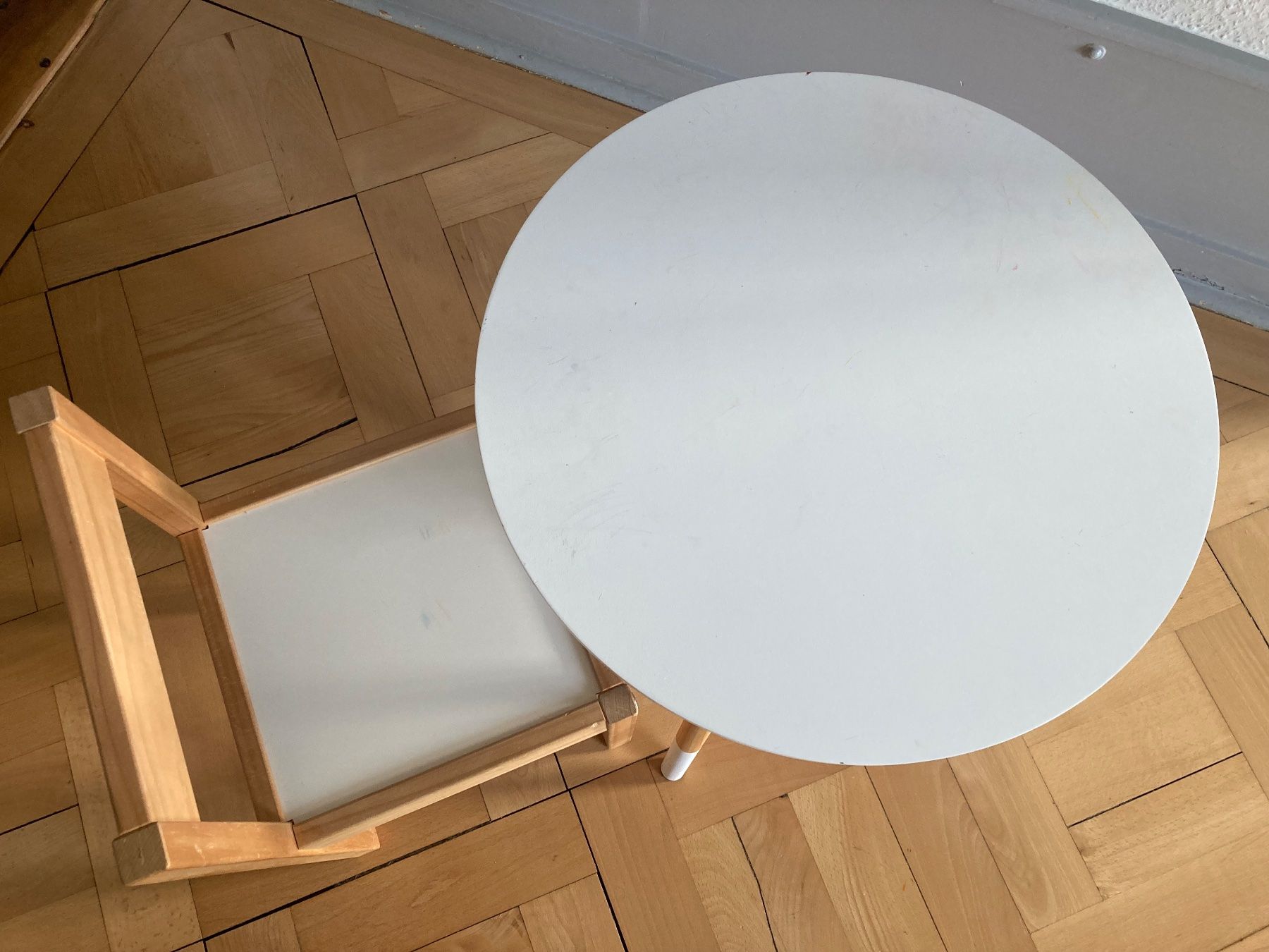 Set di tavolo e panche: Petite table + chaise enfant – Usato da Genève venduto da emi_j2sc 1