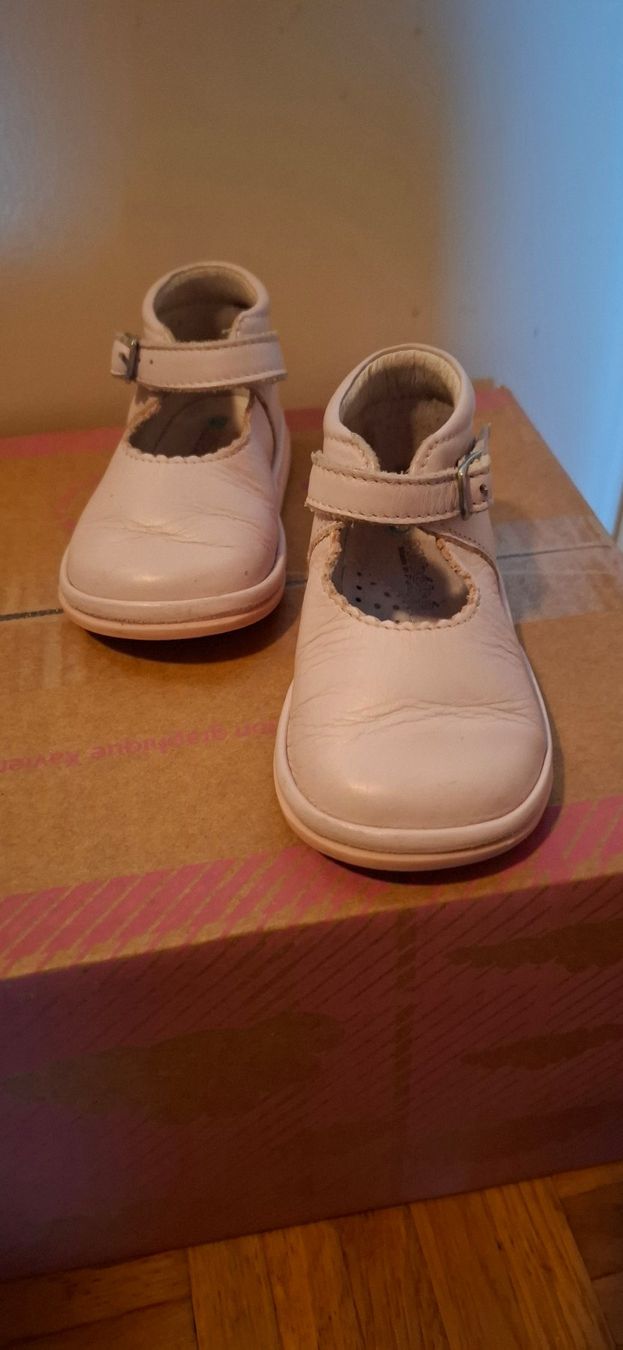 Scarpe per ragazzi: Chaussure rose bébé 1an, taille 20 – Usato da Lausanne venduto da GeoTrouvetou1952