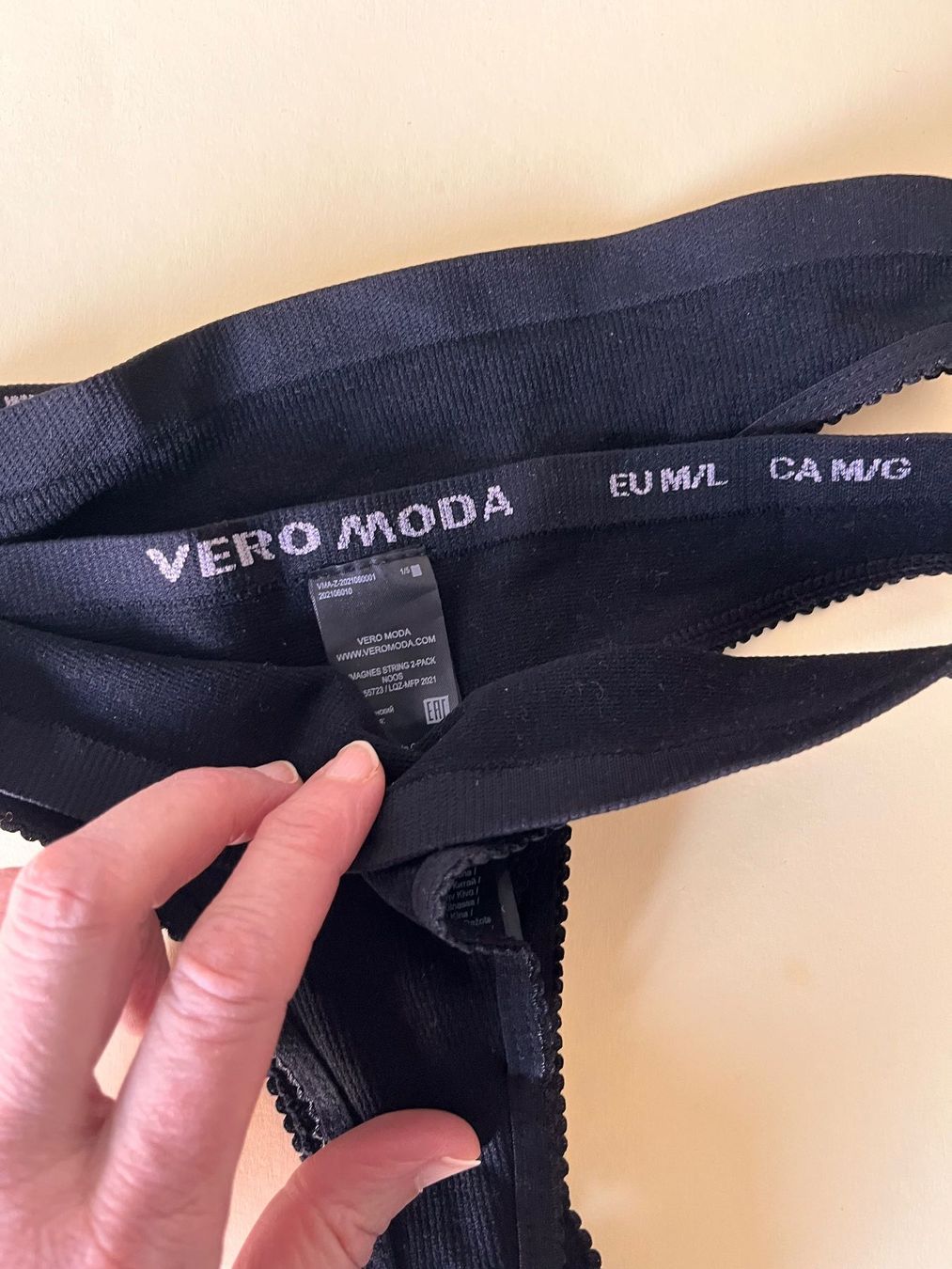 Altra biancheria intima: String, VERO MODA, Grösse M/L, 2 Stück in Schwarz – Nuovo e nell'imballaggio originale da Rudolfstetten venduto da gst_g7xl 1
