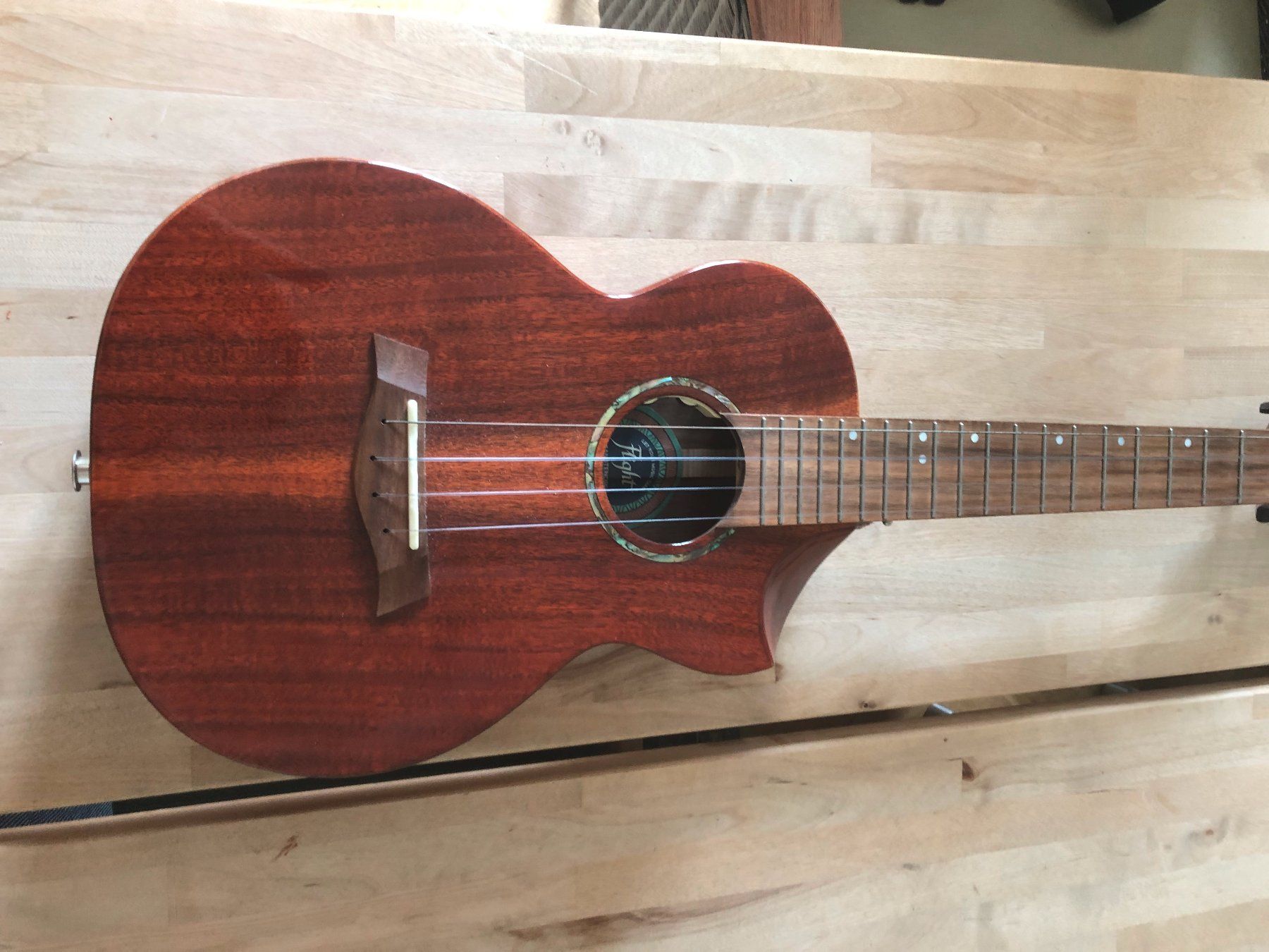 Strumenti musicali: Ukulele Flight Mustang Tenor EQ-A – Usato da Oberengstringen venduto da harburger 2