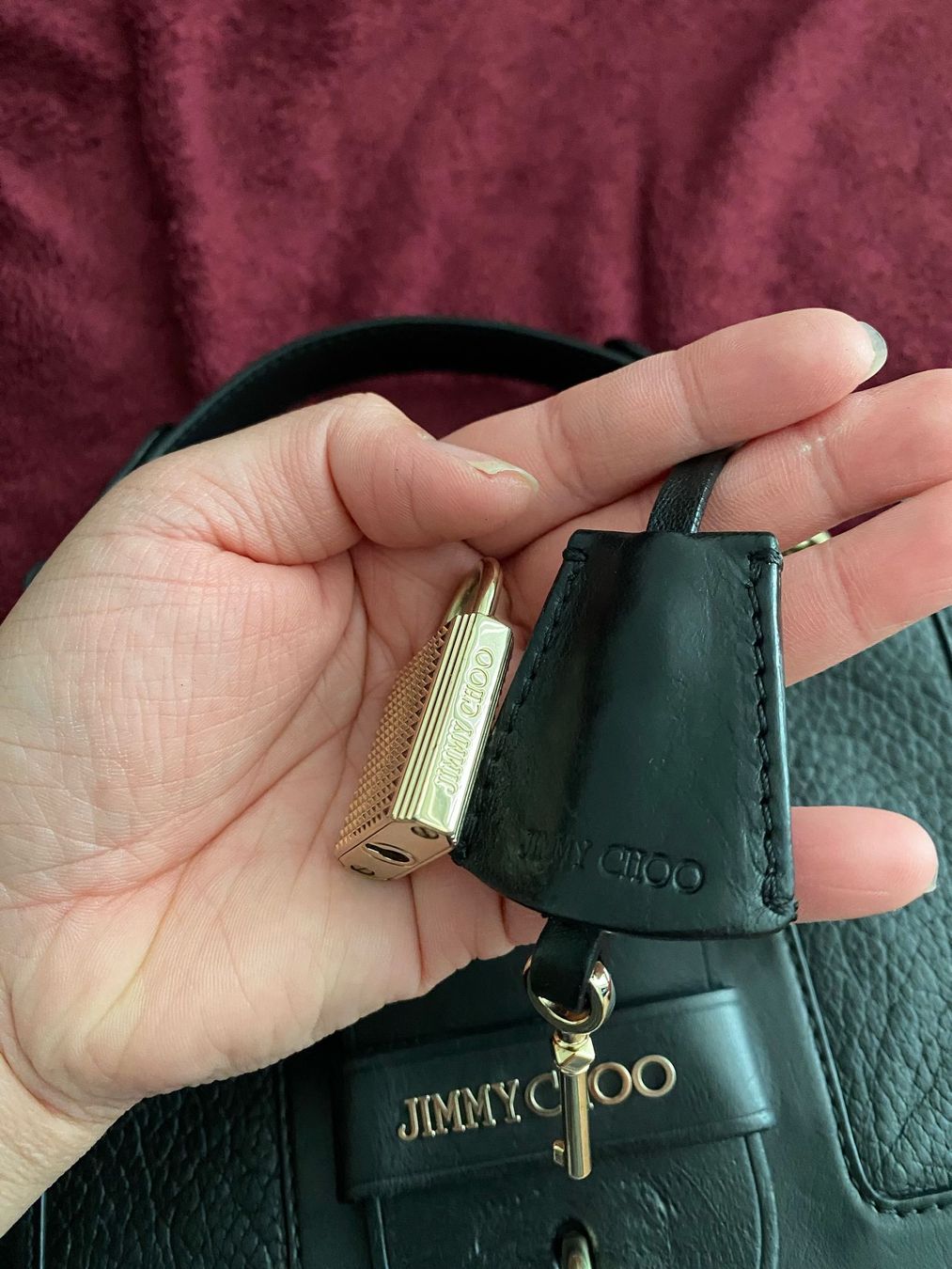 Jimmy Choo Taschen für Damen: Jimmy Choo Black Leather Bag w/ padlock – Gebraucht aus Maienfeld von 46ser 8