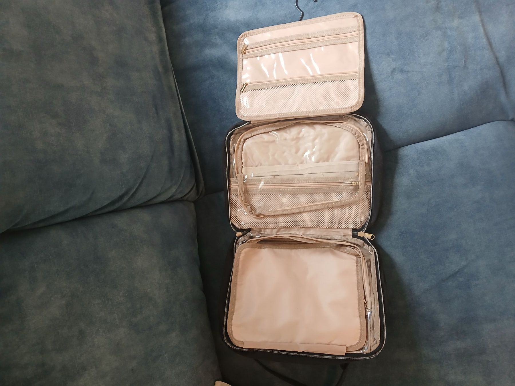 Custodie per cosmetici: Schwarze Kosmetiktasche mit Reissverschluss – Nuovo (secondo la descrizione) da Wallisellen venduto da eli_27nd 2