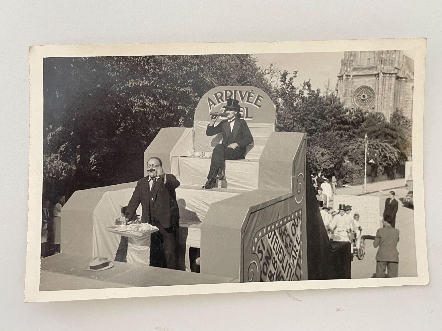 Cartoline postali: Vintage Postkarte / Ansichtskarte mit Sujet Pastis 51? – Usato da Stäfa venduto da riccardinho