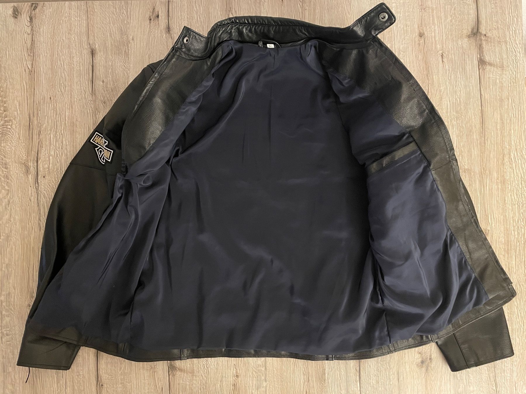 Giacche: Neue Lederjacke, , Grösse L mit Harley Davidson Aufnähern – Nuovo e nell'imballaggio originale da Ins venduto da creamo1 2