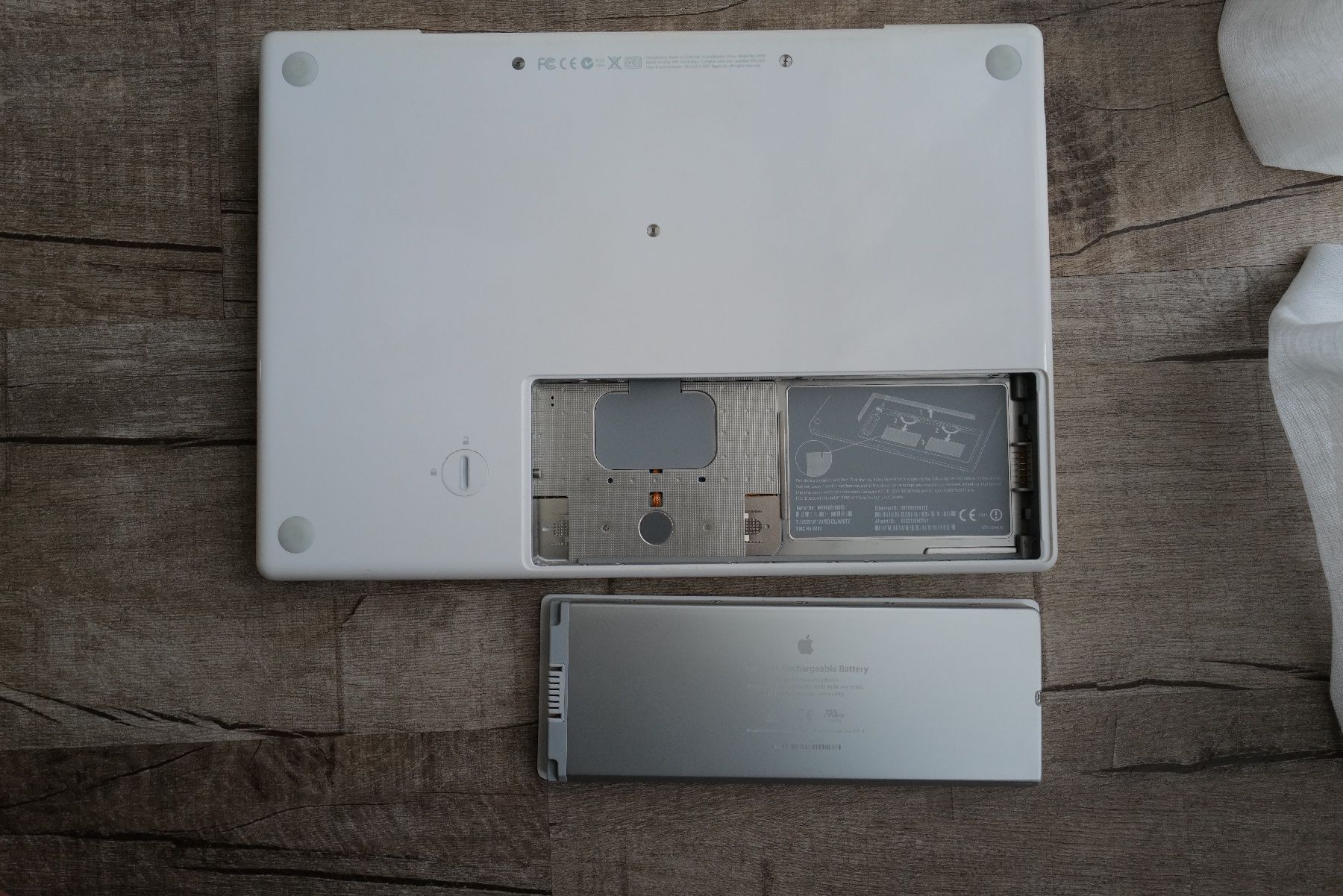Apple Notebook: MacBook Early 2008 (MacBook4,1) – Usato da Port venduto da hgn1 2