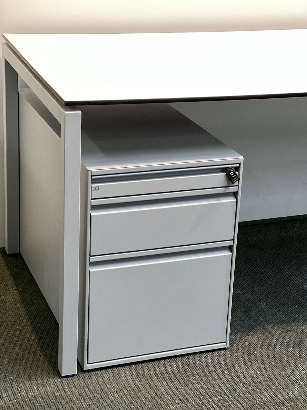 Lista Scrivanie: Arbeitsplatz-Set von Lista Office LO – Usato da Wangen an der Aare venduto da TBYN 2