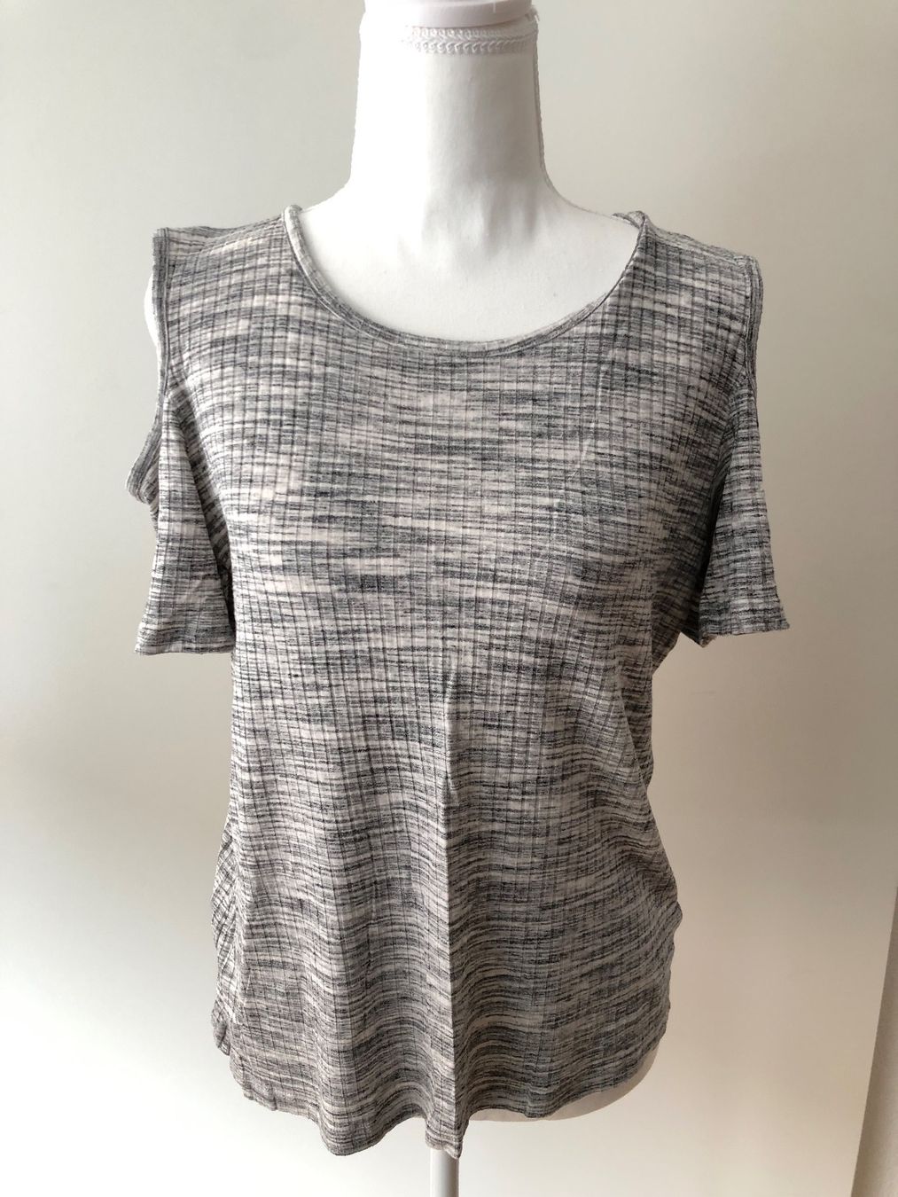 H&M T-Shirts: Shirt H&M grau meliert Gr. L – Gebraucht aus Wallisellen von watcher01