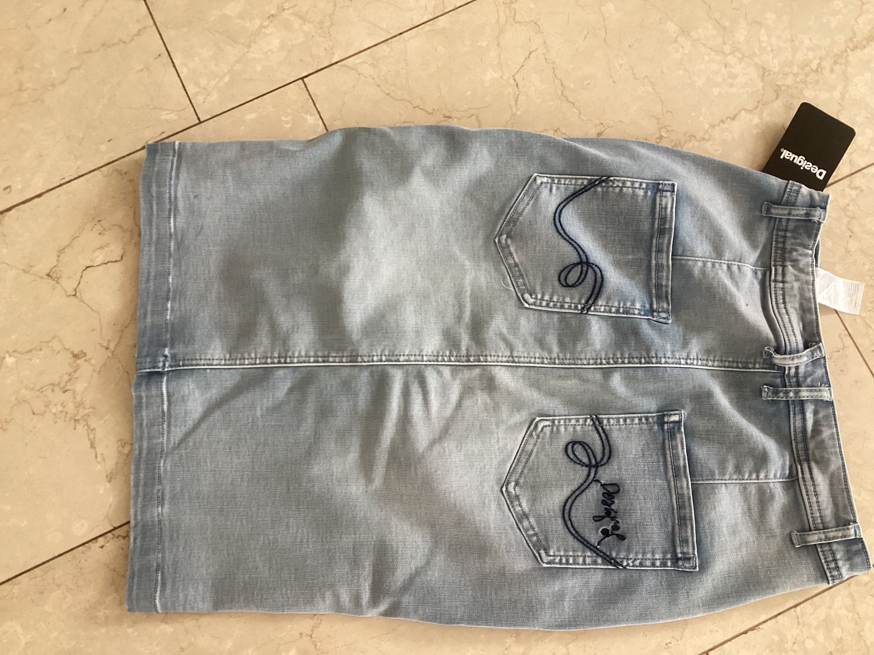 Desigual Lotti di vestiti: Desigual Jeans Jupe Rock – Nuovo (secondo la descrizione) da Flüelen venduto da ne08 1