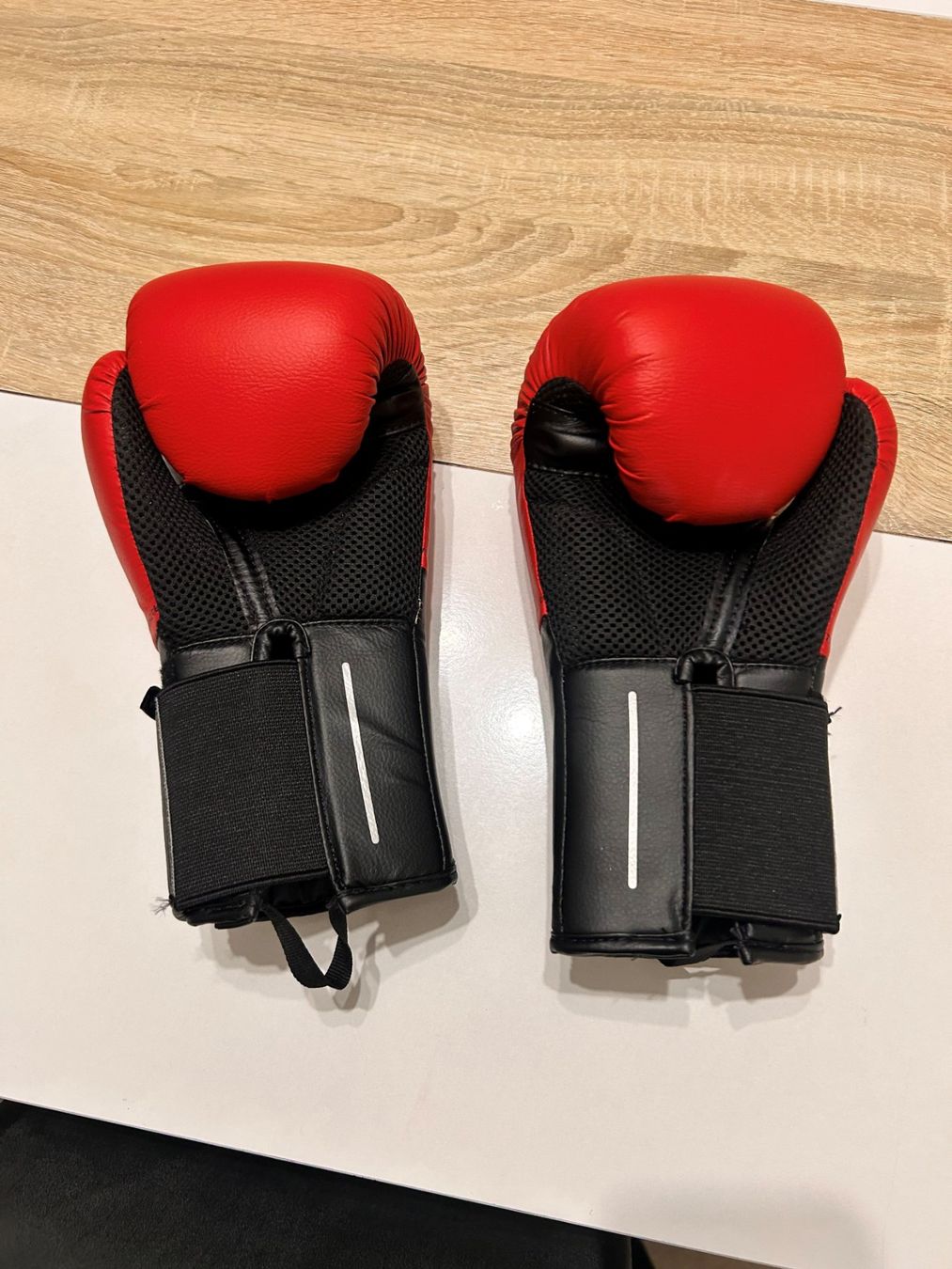 Guanti & manicotti: Boxhandschuhe Outshock Grösse 8 (Decatholn) – Nuovo (secondo la descrizione) da Horgen venduto da Sunshine_12399 1