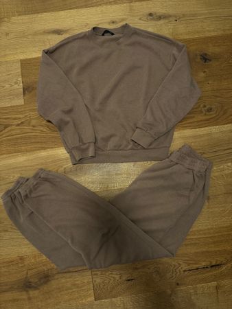 Trendiger Loungewear Anzug in Taupe, Grösse M - Neuwertig!