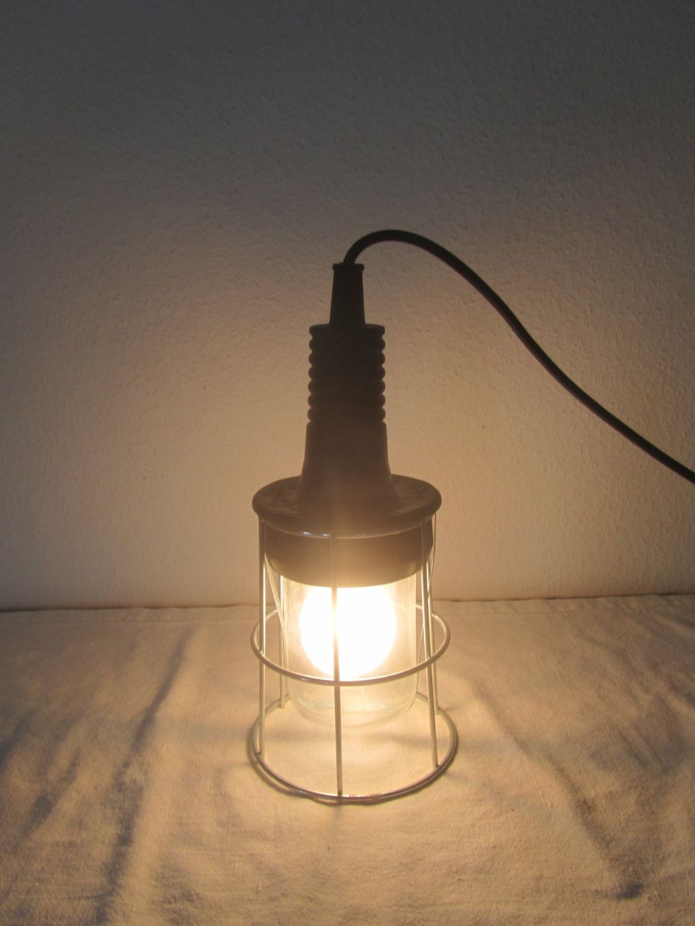 Lampen: Handleuchte Werkstattleuchte mit Schutzkorb gebraucht – Gebraucht aus Seengen von mikelele 1