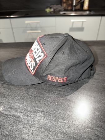 DSQUARED2 Dean & Dan „RESPECT!“ Cap – Original – Schwarz/Rot