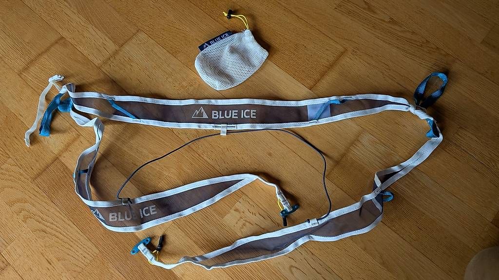 Matériel de grimpe: Blue Ice Choucas Light Klettergurt Grösse M Gratisversand – D'occasion à Innertkirchen par Flir 1