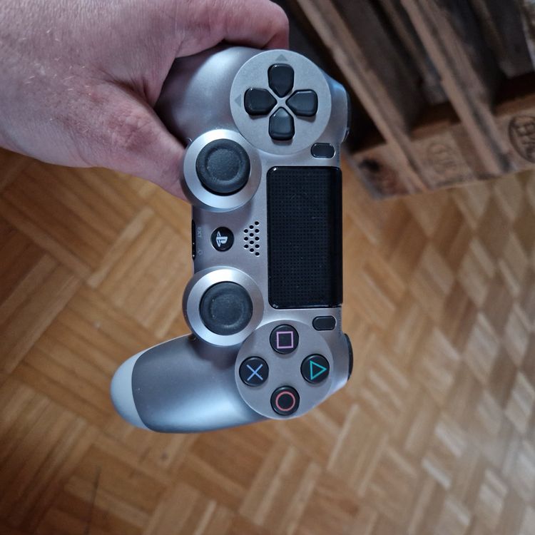 PS4 Controller Kaufen auf Ricardo