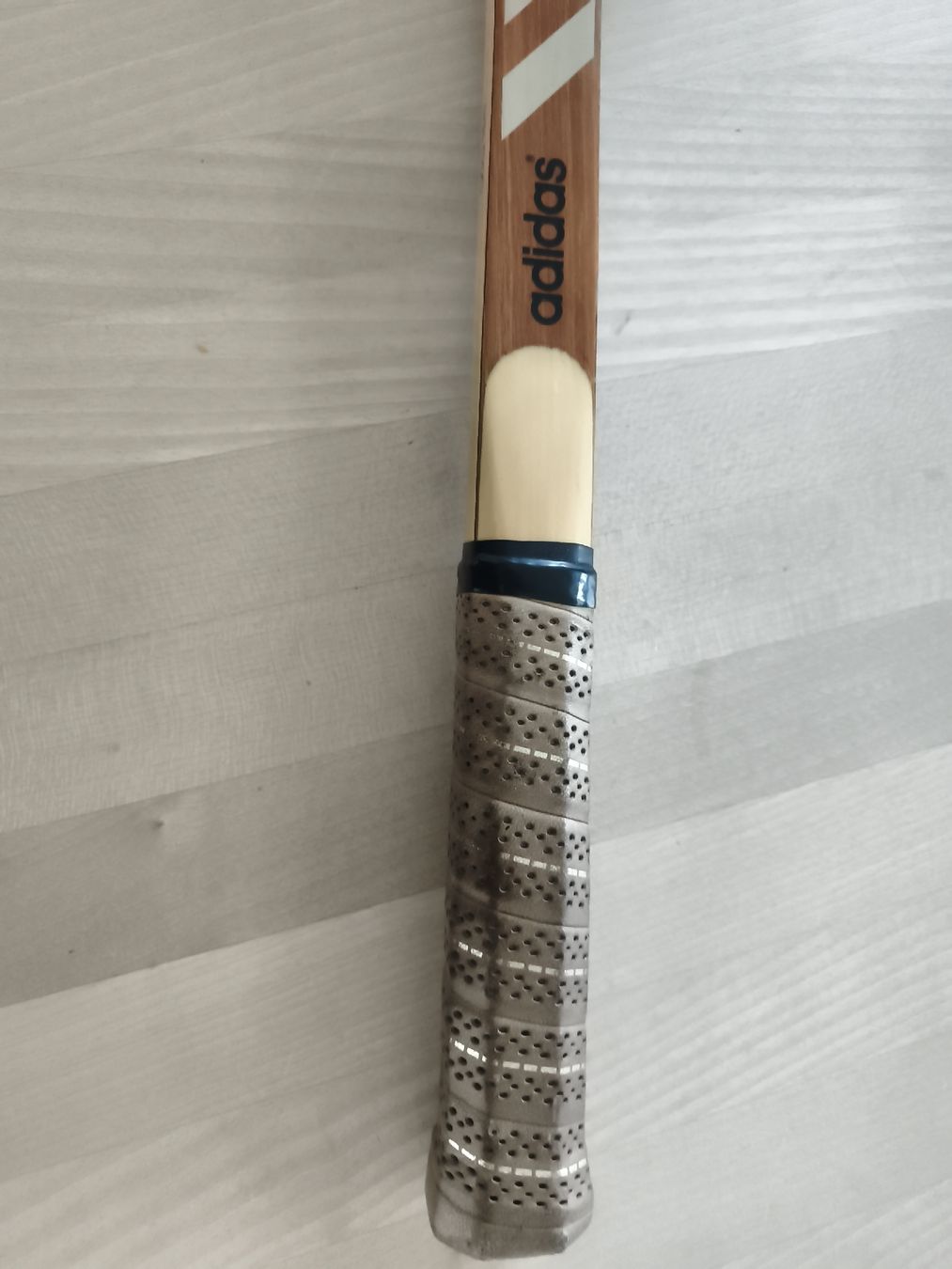 Adidas Schläger: Antiker Tennisschläger Adidas – Gebraucht aus Burgdorf von Chestnut 1