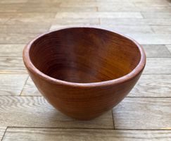 Kleinere, formschöne Vintage Teakschüssel