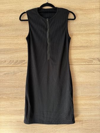 Robe noire sporty