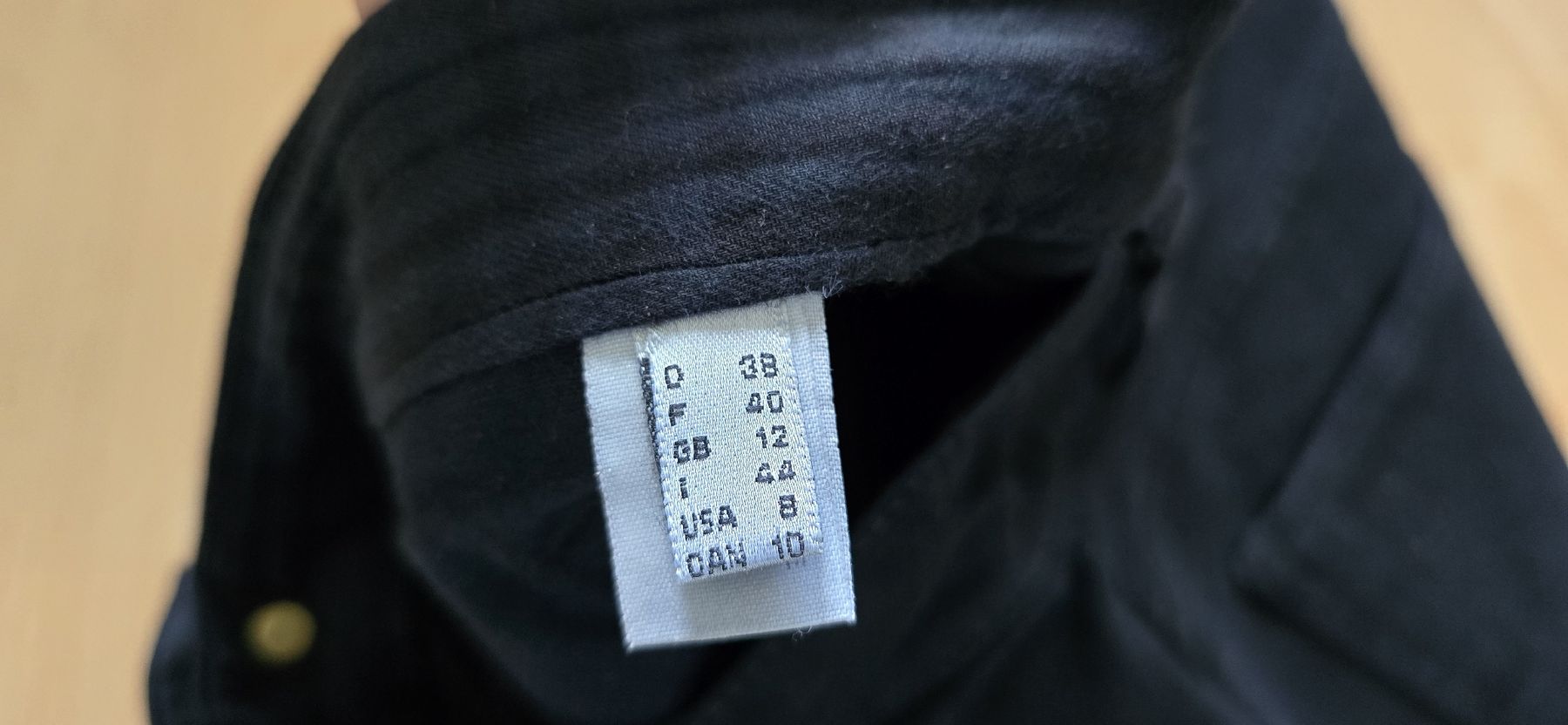 Burberry Jeans: schwarze Jeans Gr.38 – Usato da Oberbipp venduto da Meaw13 2