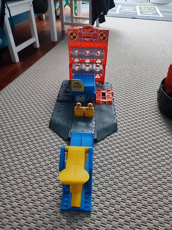 Giocattoli: Hot Wheels Monster Truck Bahn – Usato da Hettlingen venduto da sam_k7x5 1