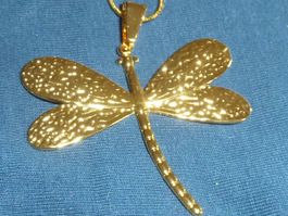collier avec pendentif libellule dorée neuf pour femme