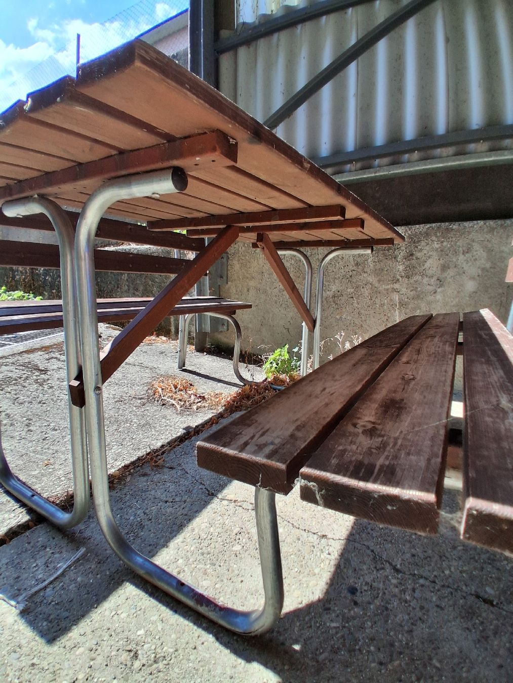 Set di tavolo e panche: 2 Stk Picknick Tische mit Bank – Usato da Trimbach venduto da Tripoli_Trimbach 2