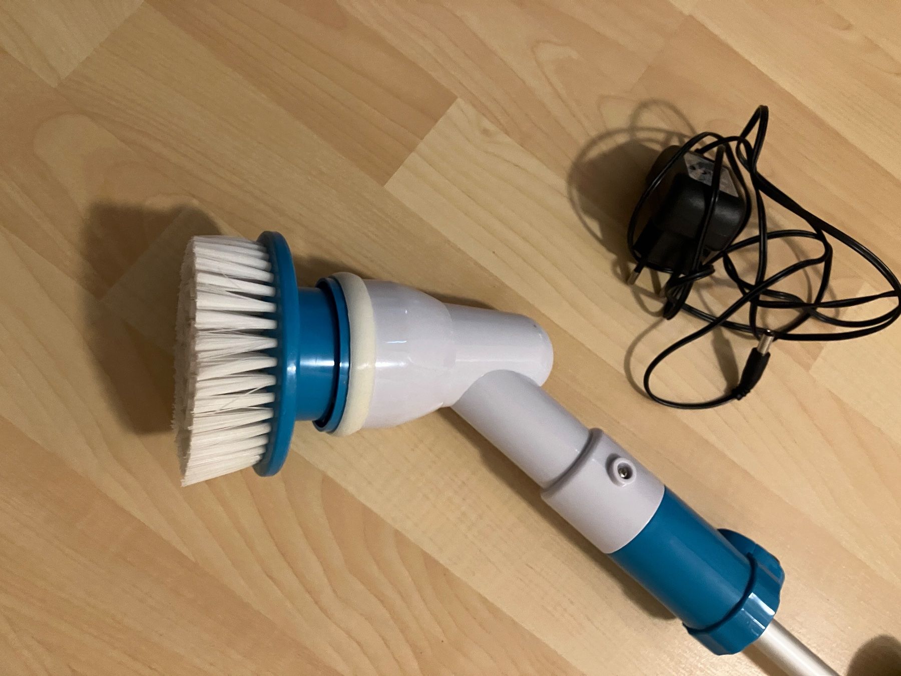 Altro per la casa: Hurricane Spin Scrubber mit Ersatzbürsten – Usato da Niederglatt ZH venduto da boeca82 1