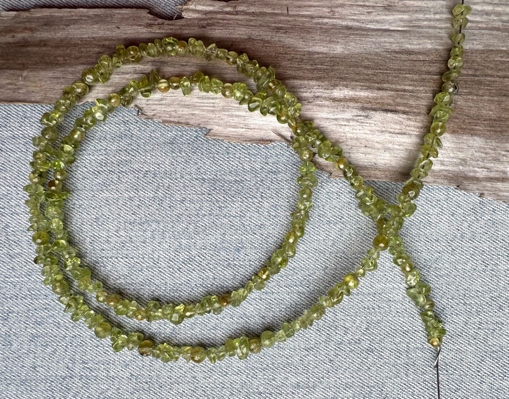 Ketten: Peridot. Olivin   extra  wilde Nugget Form + rund     53cm – Neu und originalverpackt aus Leuggern von gemshow 8