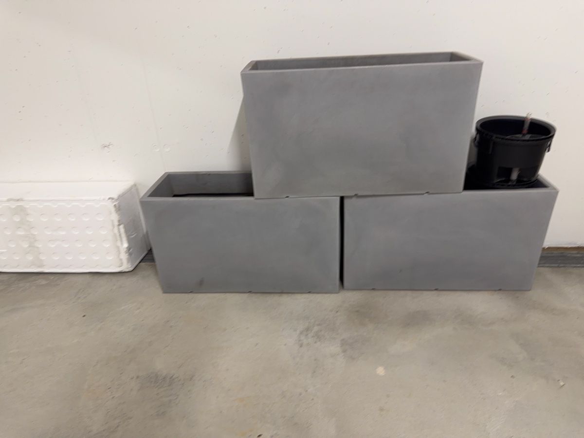 Coffres de rangement:  Planter Rectangular Grey 30x 80x 46 cms – D'occasion à Egg b. Zürich par udm_6b8w