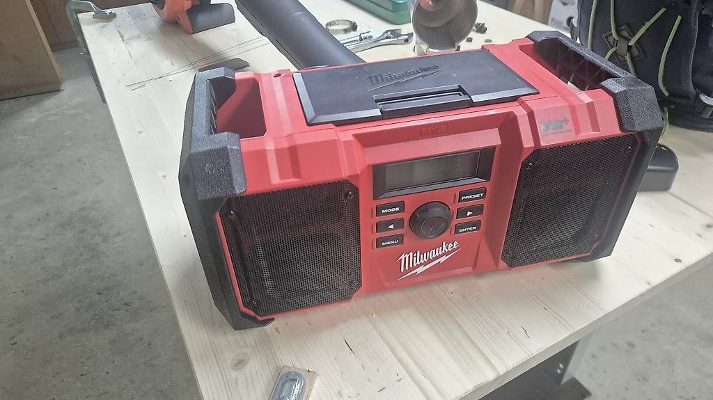 Radio: Milwaukee M18 Radio – Usato da Berg TG venduto da mar_cc2d