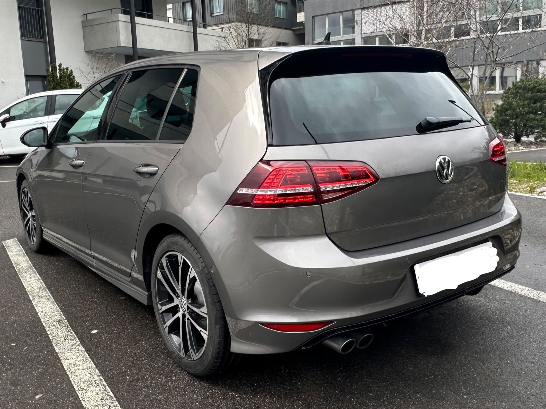 VW Automobili: VW Golf VII 1.4 TSI  R-Line – Usato da Feuerthalen venduto da driven 1